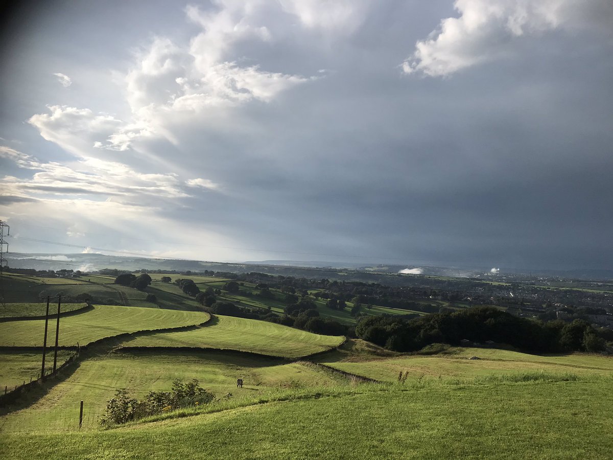 LaraJP23's tweet photo. After the biblical thunderstorm this afternoon, came the sun. Incredibly we could actually see clouds forming in the valleys of Sowerby Bridge and Ripponden(?) from our vantage point in Outlane. #magicweather #weatherwatcher #cloud #paultheweatherman https://t.co/KkXKy0W96E