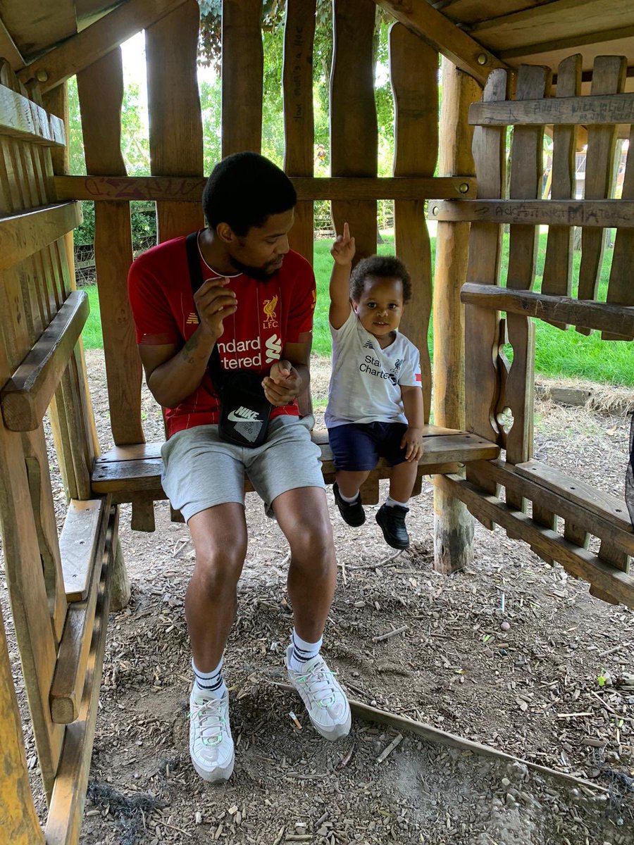 Point to the ceiling, point to the floor... 🥰❤️