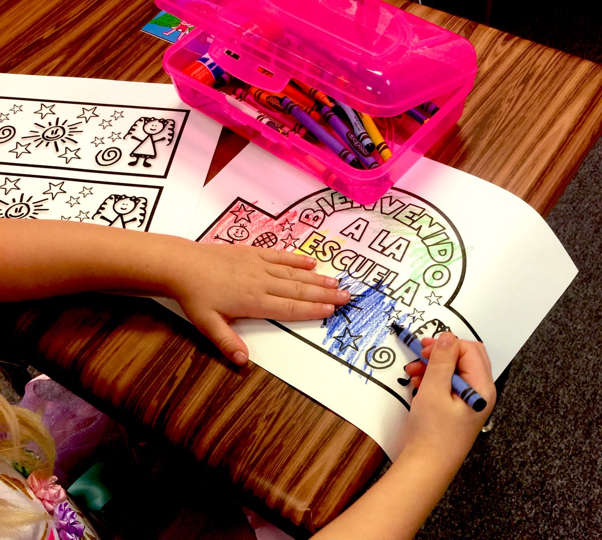 Mariaseguracr's tweet photo. ... see me work... see me play ... I’m in school ... hip, hip, hooray! #bienvenidos #bhtawesome #MACSfirstday https://t.co/IhX1Als967
