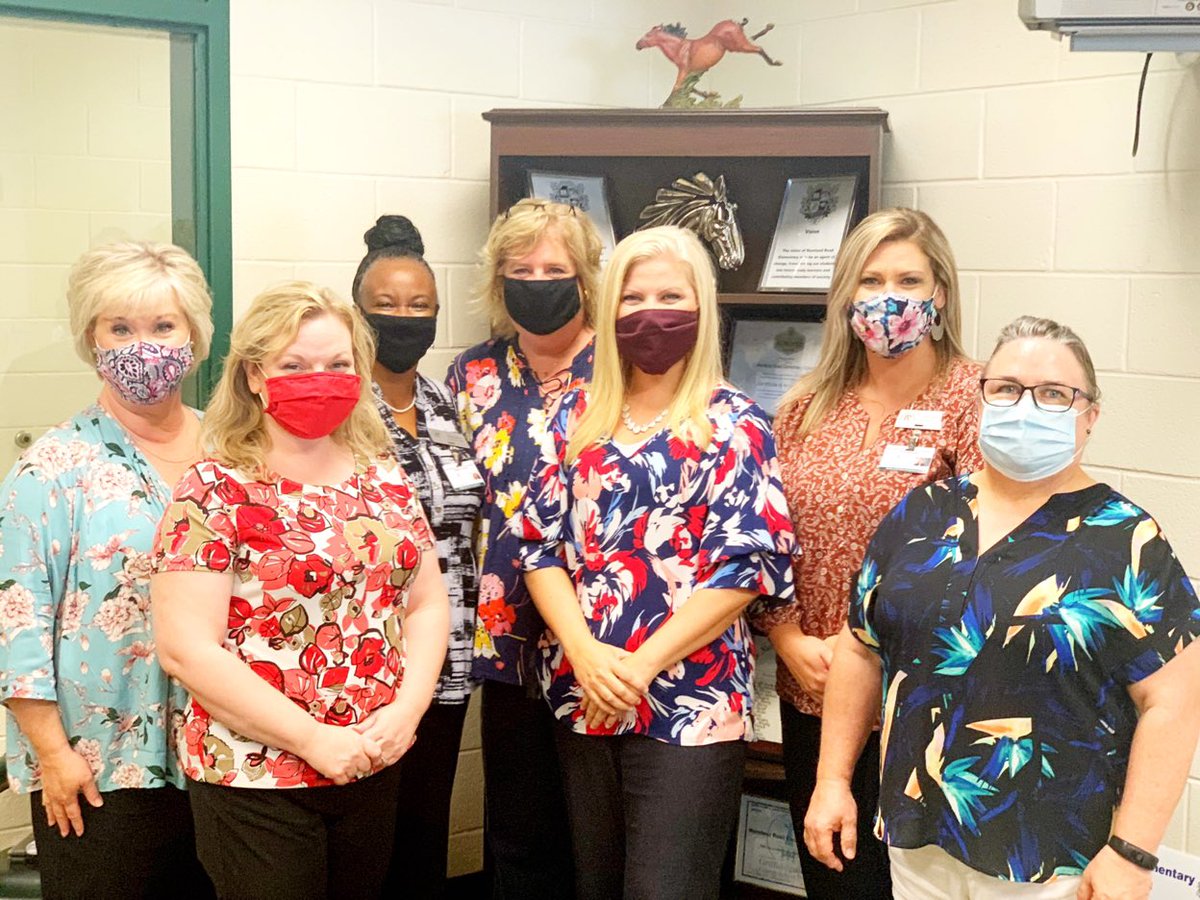 Great opening day with staff and students!  I couldn’t make it without this team!  #dreamteam #BeMRE #TheMustangWay @hollyelise84 <a href="/JhousleyJanet/">Janet</a> @butterfly4u15 <a href="/AnissaLAndrews/">180 Days of Awesome</a>