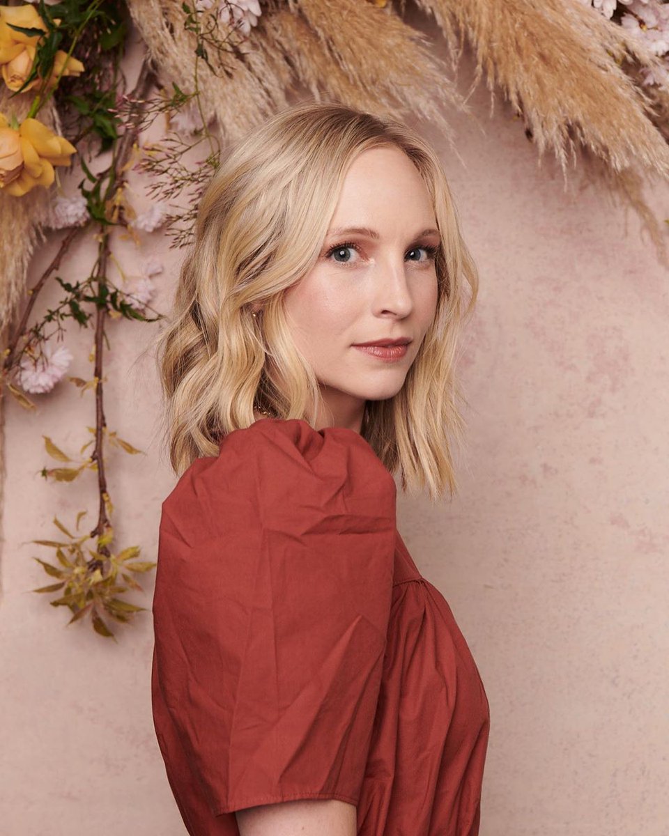 sboficial's tweet photo. Candice King revelou que está grávida de seu segundo filho. 🍼 https://t.co/TqhCVEpz92