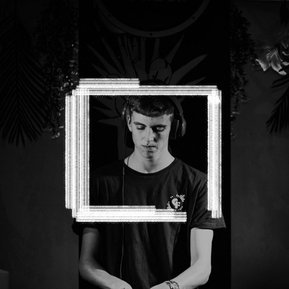 ____MIIZZ's tweet photo. For the fifteenth one on our *Weekly Estímulos Podcasts*, we present to you our Special Guest DJ from Walmer (PE) - *Celso Fabbri*
#Local #Groovy #DeepHouse #MellowAuras
*Tune In:*
https://t.co/7uCQfC87xX https://t.co/rShVV5j4jT
