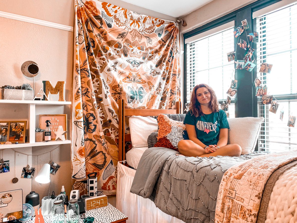 MaddiiMads's tweet photo. Dorm room vibes🤪 https://t.co/wkCsBLQgVM
