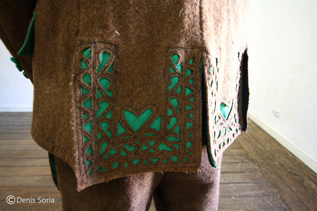  La montera mirandesa, que ye idéntica a l'alistana, tien tamién "un aquel" a l'asturiana. ¿Qué vos paez?