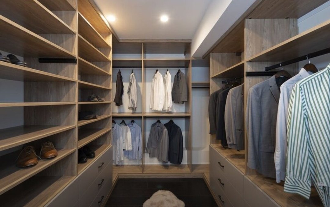 THIS WAS LOUIS' CLOSETTTTTT