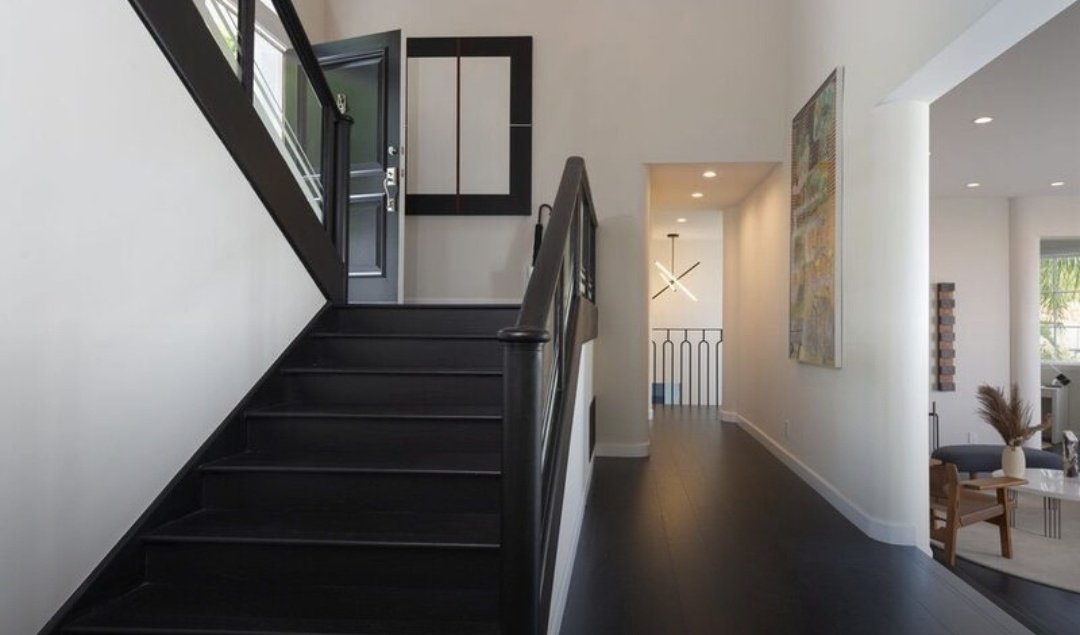 LOUIS WALKED THESE STEPS !!!!!!