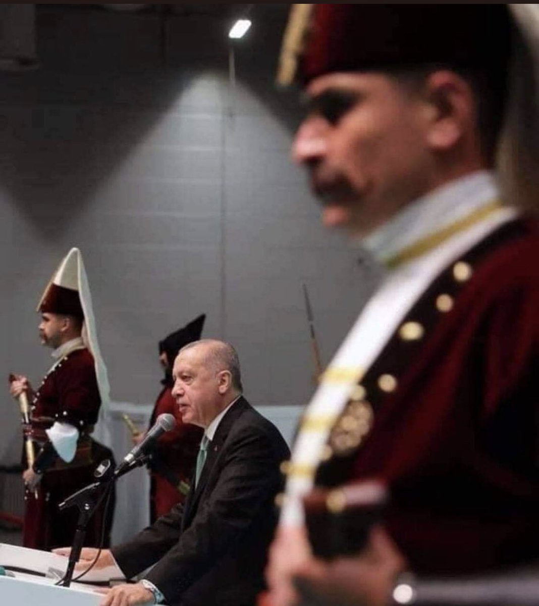 bercestebiri2's tweet photo. #ReisciyimÇünkü kurdukları düzeni başlarına yıktı... https://t.co/mmEu0lsB1b