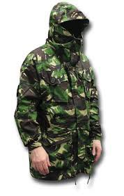 anyway the SAS are even bigger show-offs than the paras and decide they need an even fancier smock, which they get. this has a hood, even. it’s got rank tabs on the front and the back, and a big pocket that goes all across the back for storing your flashbang grenades etc etc