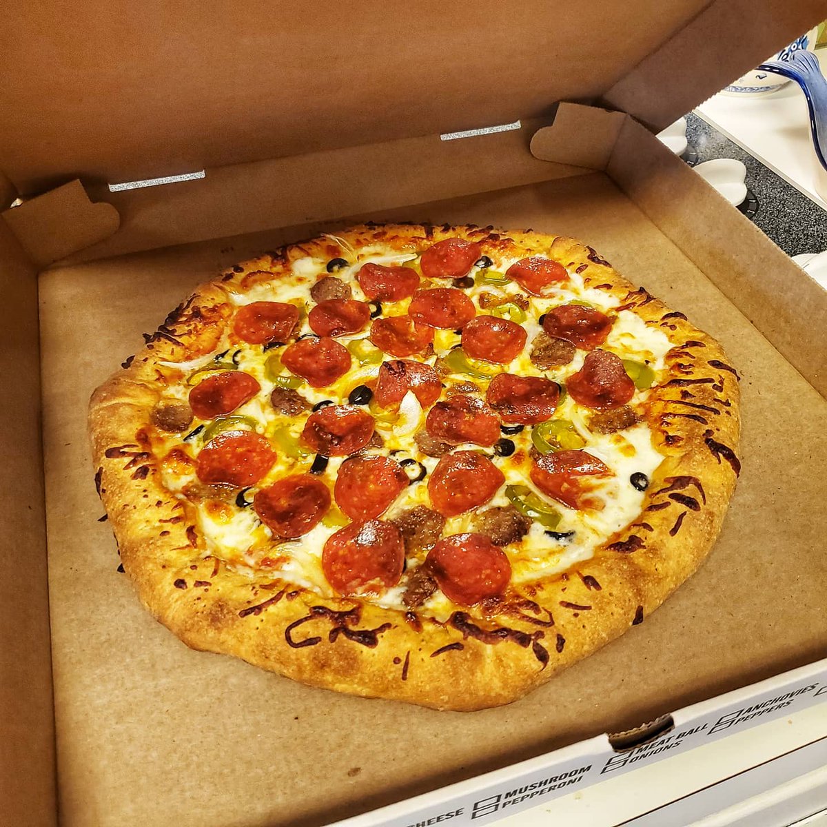 MPersephoneRose's tweet image. This is a very serious skill that I have been honing throughout isolation, and there is a very real possibility that an "@EmperorPigs Pizza &amp;amp; Cigs" food truck (or similar business) could be happening in the near post-apocalyptic, post-COVID, cyberpunk future.