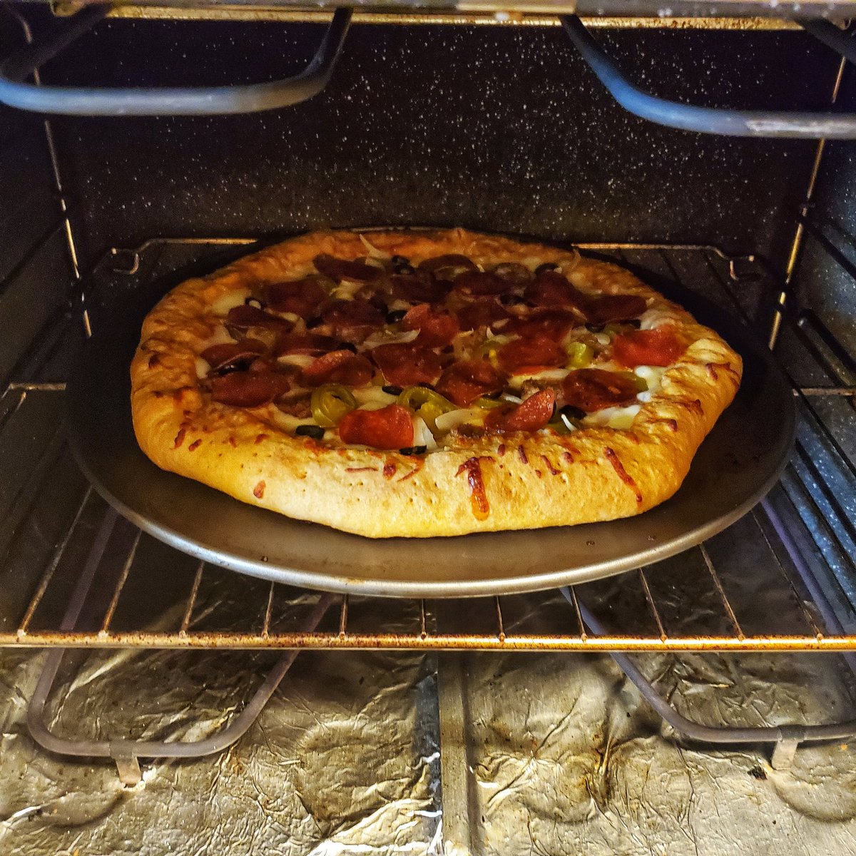 MPersephoneRose's tweet image. This is a very serious skill that I have been honing throughout isolation, and there is a very real possibility that an "@EmperorPigs Pizza &amp;amp; Cigs" food truck (or similar business) could be happening in the near post-apocalyptic, post-COVID, cyberpunk future.