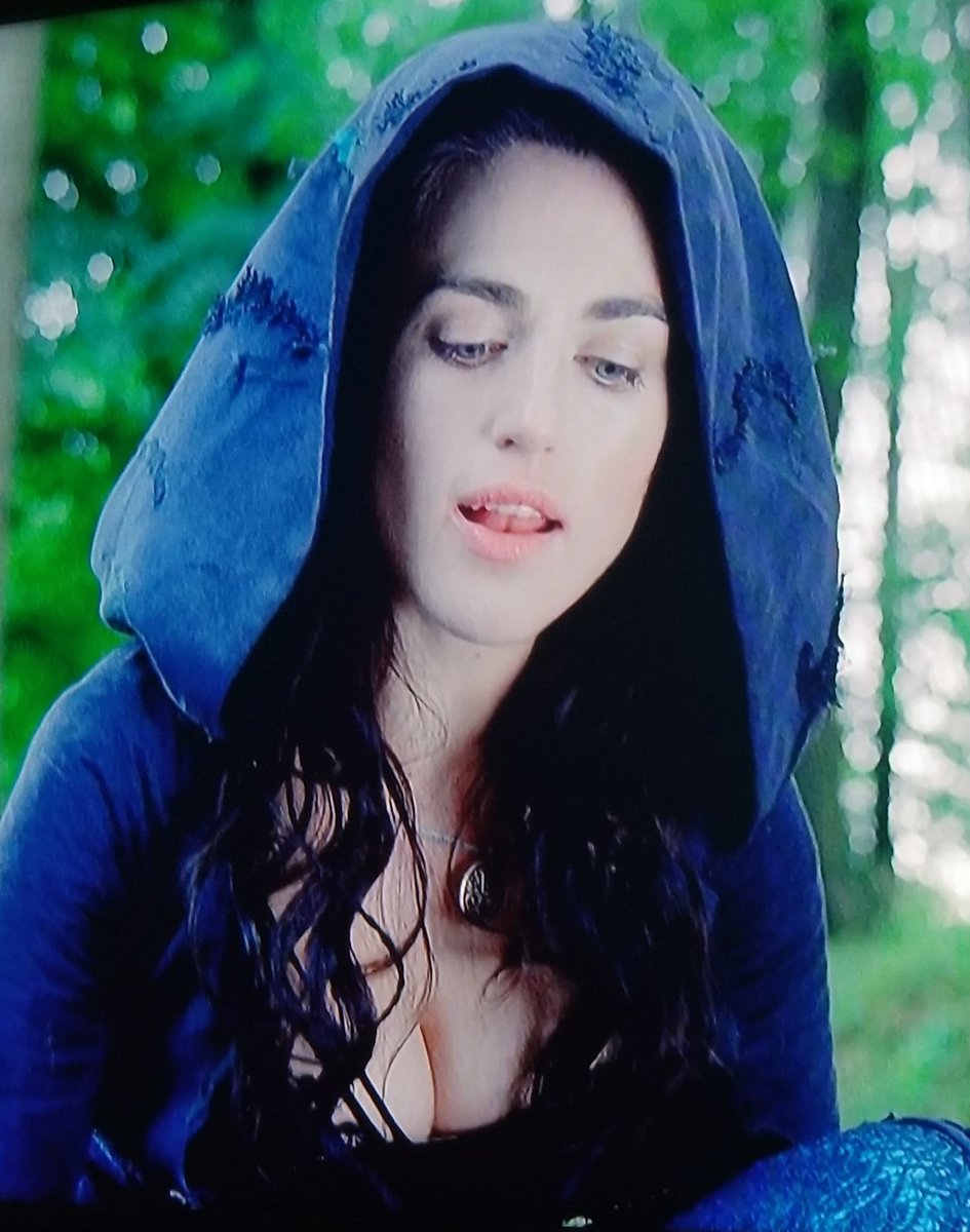 Can we talk about this OUTFIT?? Evil looks good on you, my love.  #PunkyWatchesMerlin  #Merlin