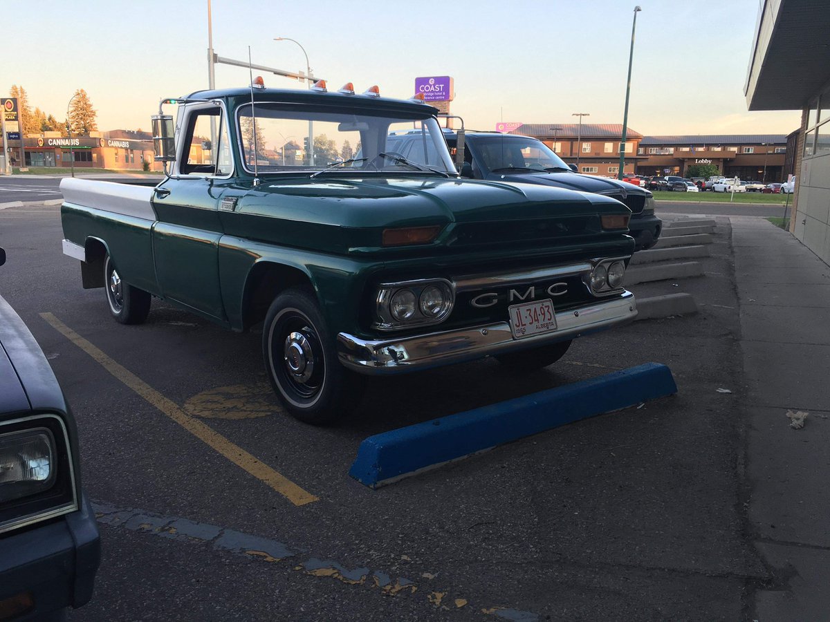 s_cottrezee's tweet photo. @TorrensJonathan Old trucks rule! https://t.co/CYVy3PeiqV