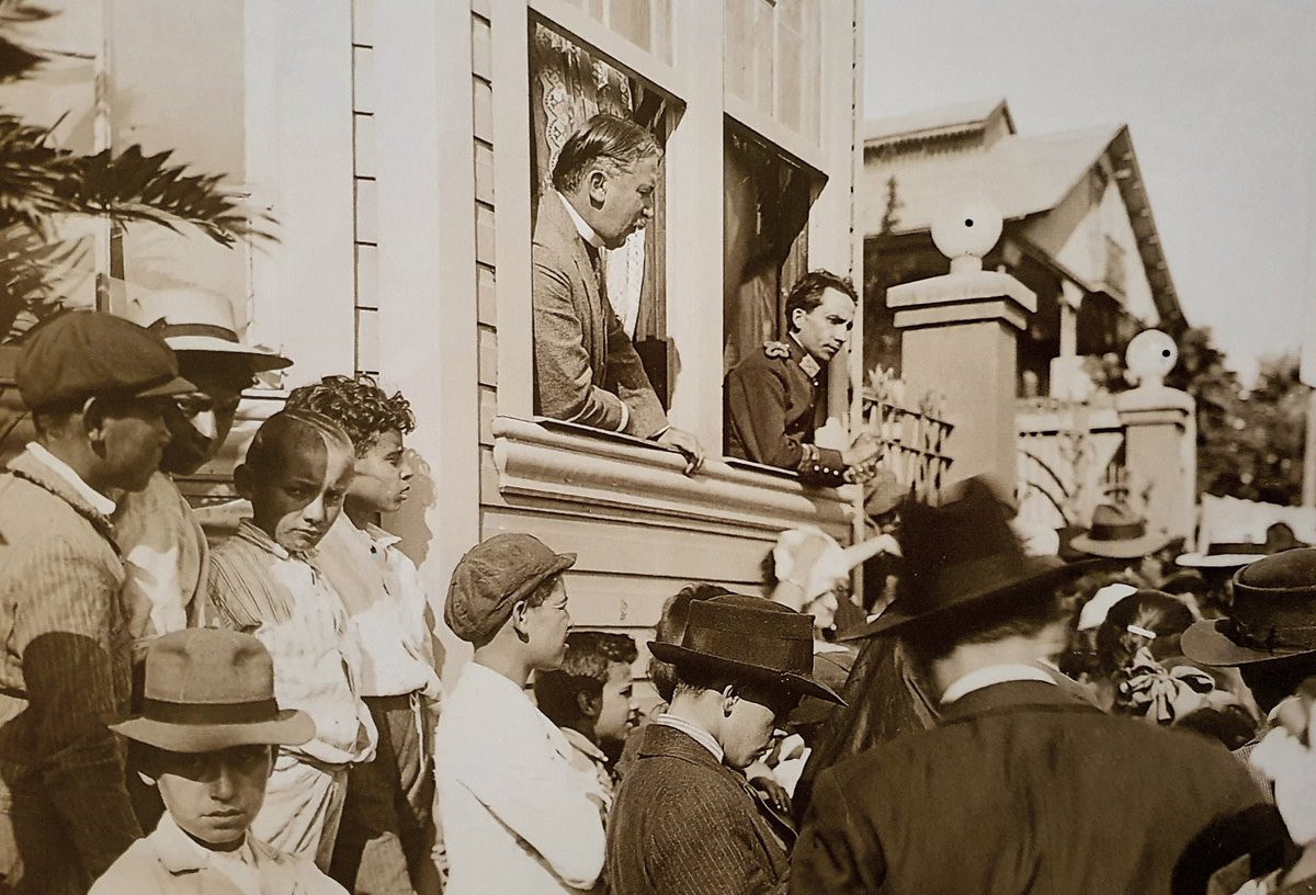 chepeantiguo's tweet photo. Julio Acosta García (1872-1954), en la ventana de su casa en Barrio Otoya en 1921.
#chepeantiguo #costarica #sjovive #fotosantiguascostarica https://t.co/qMnbV3OrHg