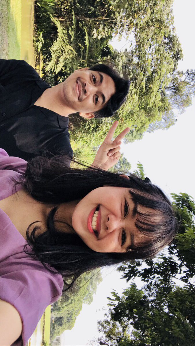 varthdadder's tweet photo. Merayakan anniversary dengan melukis di tepi danau🌈✨ https://t.co/pw6tlOMOUc