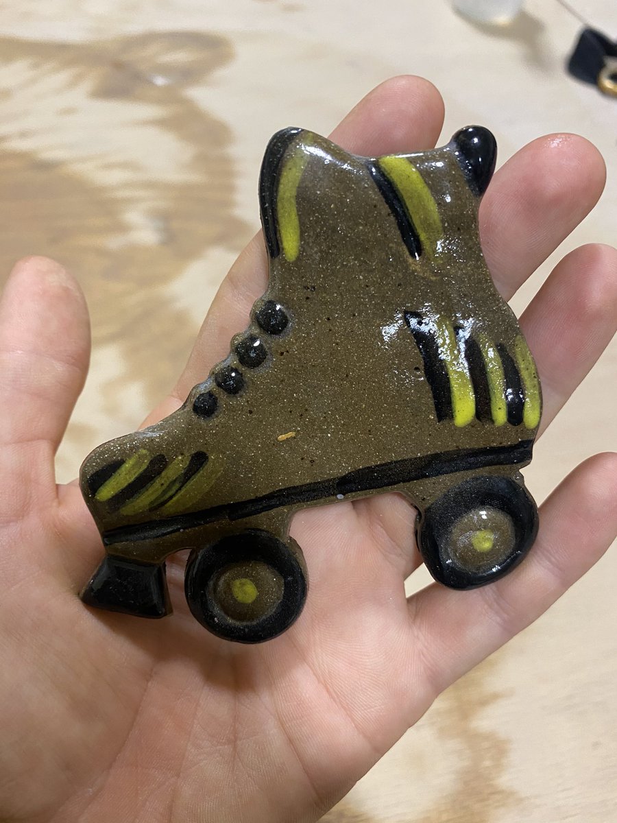 Show us your skate themed crafts! Knitting? Painting? Interpretive dance? What’s been getting your creative groove on??? #derbytwitter #staygold