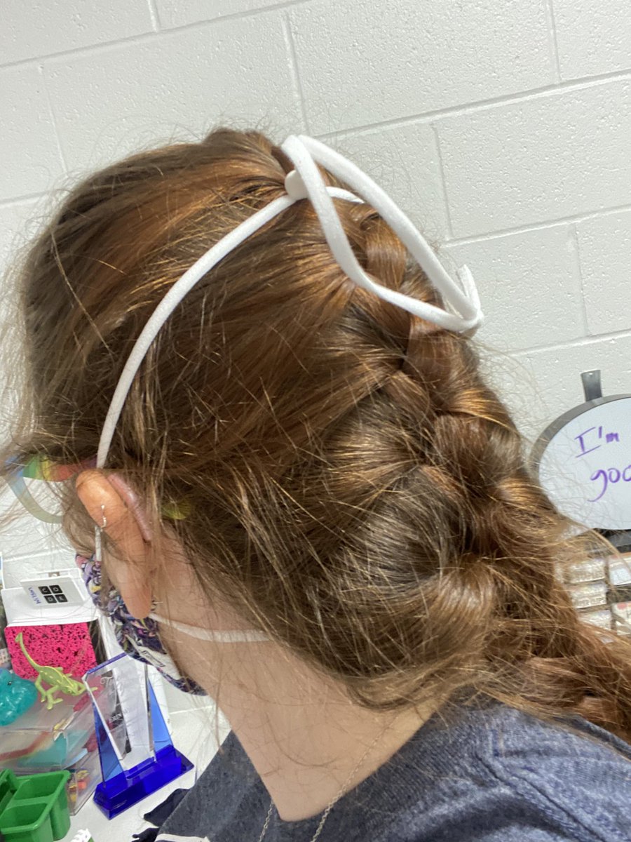 MsFrizzleWilson's tweet photo. My biggest struggle so far is adjusting to wearing a mask with my hearing aids constantly. Over the head seems to be the trick. #TheMoreYouKnow #masktips @verabradley https://t.co/n07Io5reLl