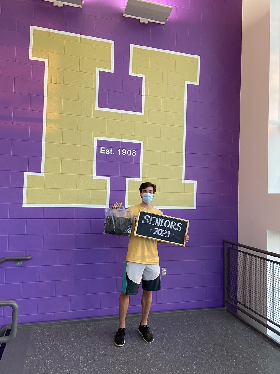 BGHSPurplesNews's tweet photo. The Class of 2021 is ready for school to start!! https://t.co/sUexxFMxhh