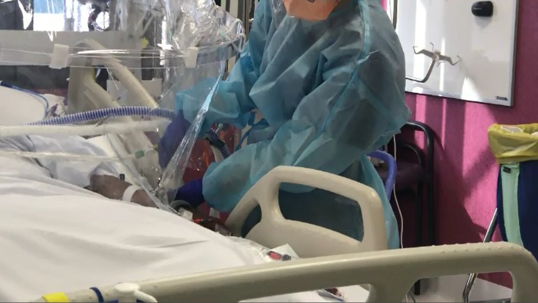 SamCucchiara9's tweet image. Inside ICU: Tonight we take you into the Coronavirus 'epicentre' - extraordinary access inside the @AlfredHealth & @western_health intensive care units. Plus, 'in their own words': video diaries from nurses and Doctors on the front-line. @ACurrentAffair9 7pm