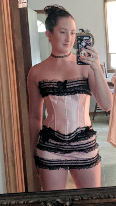 Sub to my https://t.co/DZOM2ChfmM to find nudes and videos #onlyfansbabe #onlyfans #MFC #camgirl https://t