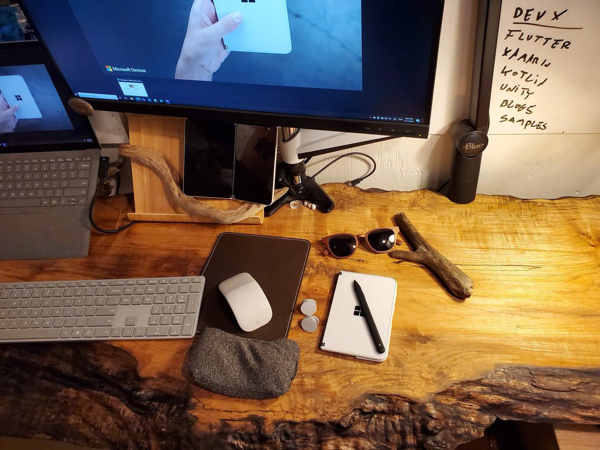 gmerin's tweet photo. #DualScreens with #SurfaceDuo connected to a  #SurfacePen and #SurfaceEarBuds connected with #YourPhone back to a #SurfaceLaptop with a #SurfaceKeyboard and #SurfaceMouse https://t.co/DmqrRz6VTH