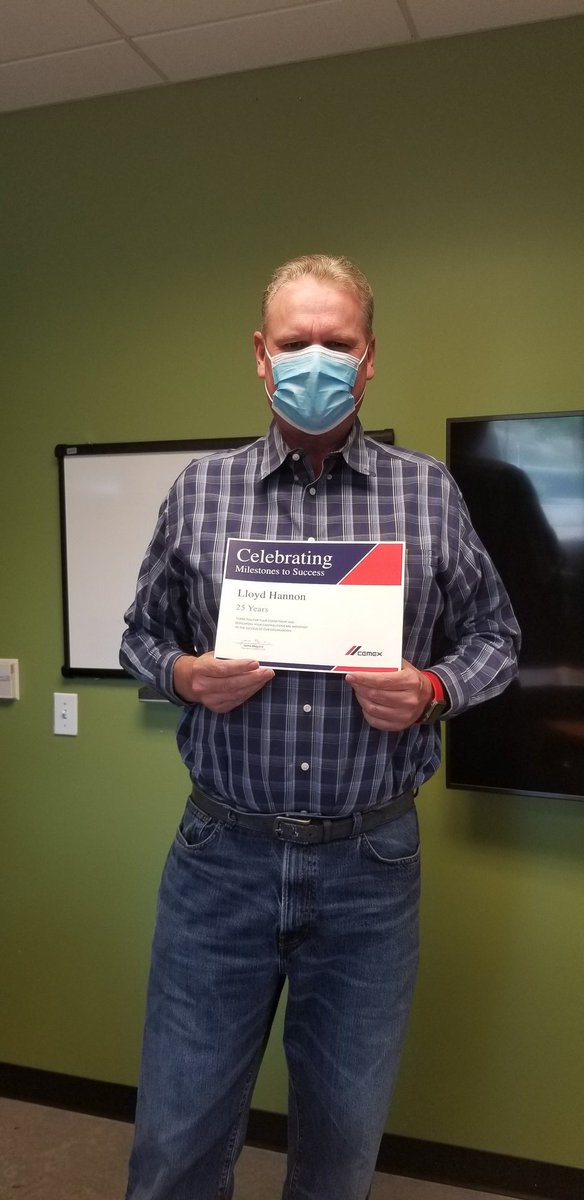 CEMEX_Ready_Mix's tweet photo. Thank you Lloyd for 25 years of service!  It was fun to hear "it all started in Yuma." #weareArizona #cemexarizona https://t.co/RRo8X10C9G
