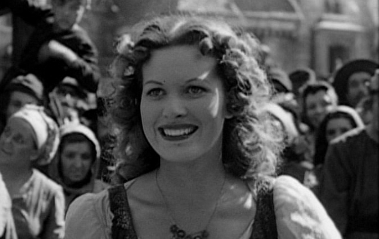 @tcm Had I ever seen her “crooked tooth” ..
I think I’d have loved her even more.
#MaureenOHara #AubreyMalone @Wikipedia
#TheHunchbackOfNotreDame (39) #TCMparty