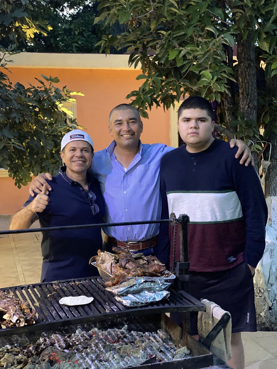 j_medina37's tweet photo. procura ir dejando amistades buenas por la vida..les presento a mi amigo @victorbarragan1003 #perforador y #hombredecampo #reydelcabrito #norteñasmatonas cantante tambien,mi amigo de #EbanoSLP en #parrascoahuila https://t.co/tLS8m4r2UU