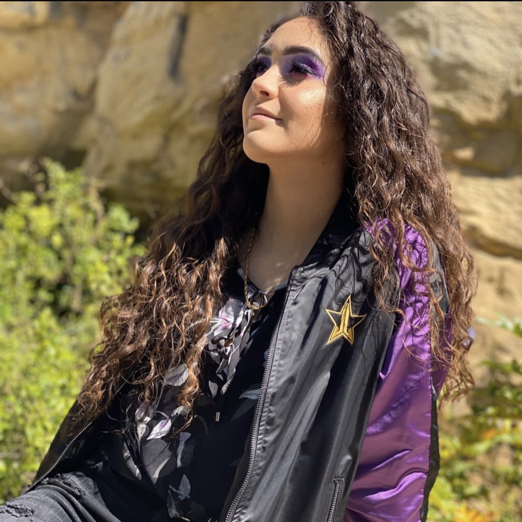 CakeFaceQueenJo's tweet photo. @JeffreeStar I graduate college in a few months and being a makeup artist and content creator is all I want to do with my life! JSC is by far my favorite and basically the only brand of makeup I use🖤 #JeffreeStarCosmetics #JeffreeStarCosmeticsPR https://t.co/j1kir05wrG