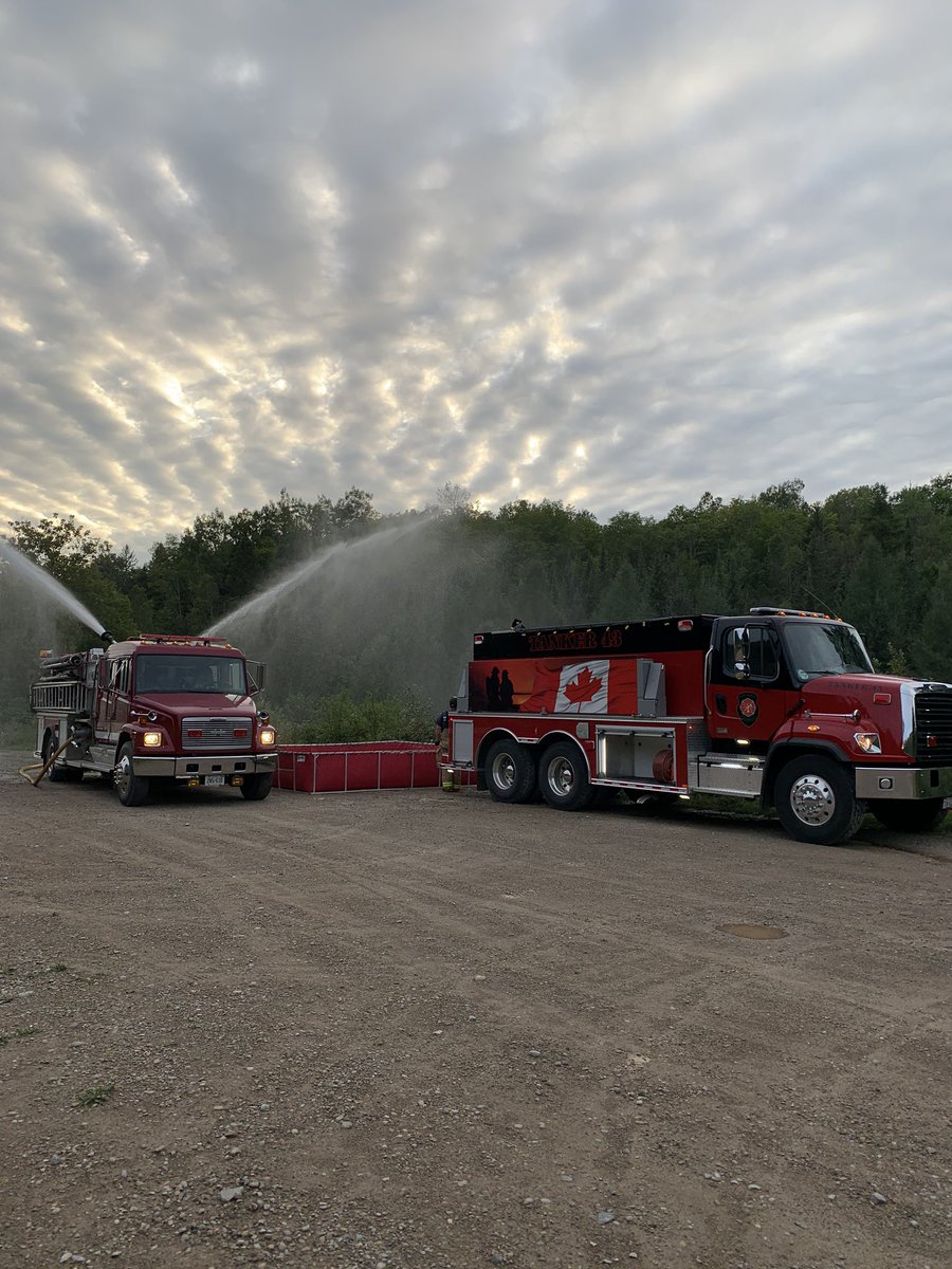 MMFireDept's tweet image. Mulmur-Melancthon Fire fighters spent the evening flowing water again. This time training our drafting skills. #flowingwater #DeckGun #midwest #training #firefighterlife