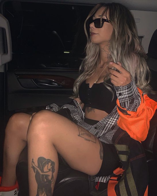 1 pic. however, i did step out the other night https://t.co/EB7137okxS