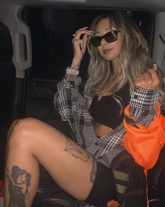 2 pic. however, i did step out the other night https://t.co/EB7137okxS