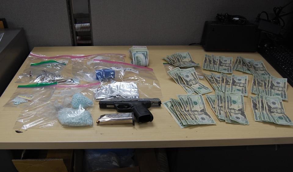 rjtisch's tweet photo. Great T/S by officer Erickson $3100 cash, handgun and 2200 Fentanyl pills! https://t.co/pKBrdt3C94