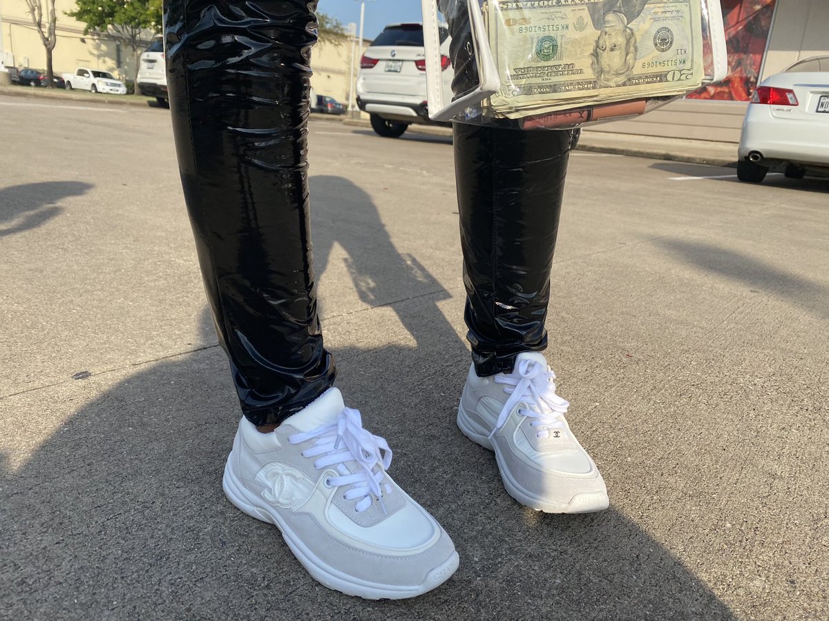 toofye__'s tweet photo. #chanel #bigmoney #bigboss https://t.co/U3zjh4fFJv