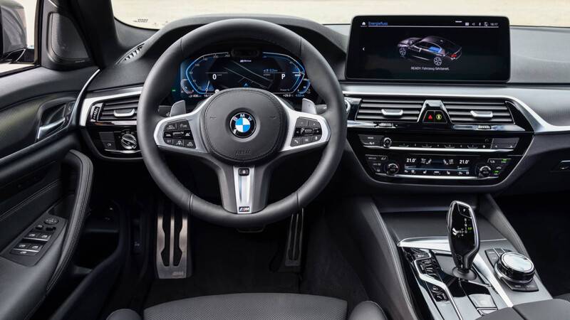 Autocosmos's tweet photo. Descubre la nueva versión plug-in hybrid del @BMWMex Serie 5, el #545e #xDrive 2021 😎 Es capaz de ofrecer una potencia total de 394 Hp, lograr una aceleración de 0 a 100 km/h en 4.7 seg y cuenta con una velocidad máxima de 250 km/h 🔥👉 https://t.co/tvHE3dovBR https://t.co/68RvINtyOC