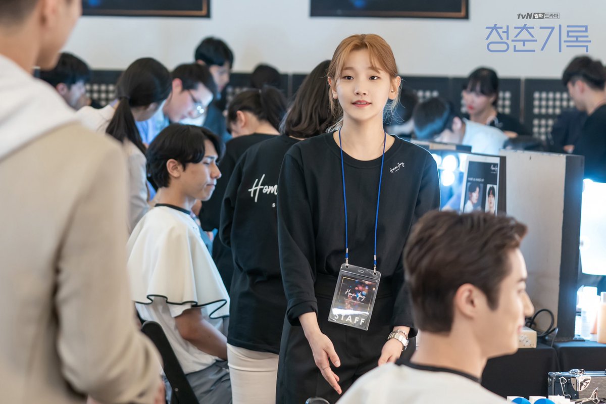 CJnDrama's tweet photo. 덕계못 깨부수는 덕업일치 현장🤗
혜준X정하 첫 만남💕 둘이 뭔데 뭔데!
⠀
9월 7일 [월] 밤 9시 첫 방송 🌿✨
#tvN #월화드라마 #청춘기록
#박보검 #박소담 #변우석 https://t.co/RDBlwNhQhA