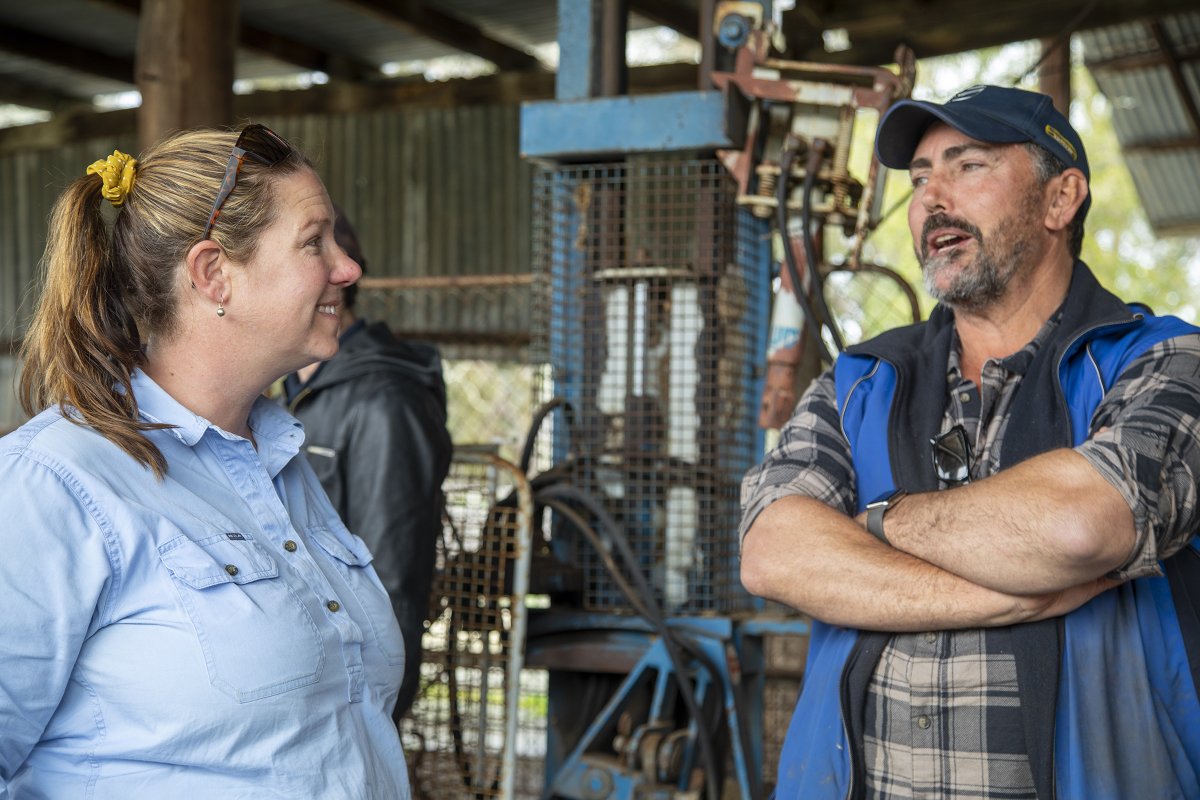 Jesse_Rowley5's tweet photo. #PeopleofNRM across the P-H Catchment came together recently to learn all about the benefits of #DungBeetles and how these amazing creatures can not only help to increase soil pastures but also help in decreasing populations of bushfly. #SaveOurSerpy @AlcoaFoundation @AusLandcare https://t.co/wvs9NindAB