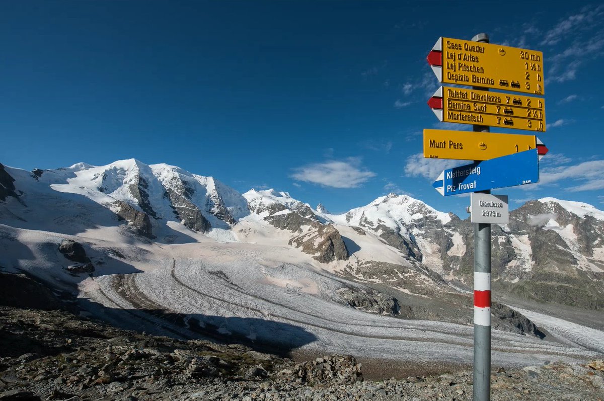 Ghiacciai e ferrovia Patrimonio mondiale: partite per un viaggio spettacolare a bordo della Ferrovia retica e della funivia della Diavolezza e godetevi l'aria di alta quota nel cuore di una cornice montana leggendaria. rhb.ch/it/ferrovia-un…