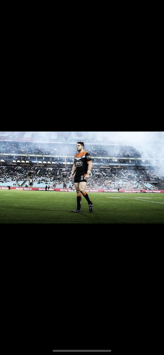 chrislawrence04's tweet photo. After 15 years living out a childhood dream it is time to say goodbye to the game I love, 2020 will be my final season.

I’ve got plenty of people to thank, but for now the focus is on doing whatever I can to perform my role for the team until that final whistle blows. https://t.co/6yhHfSBA9k