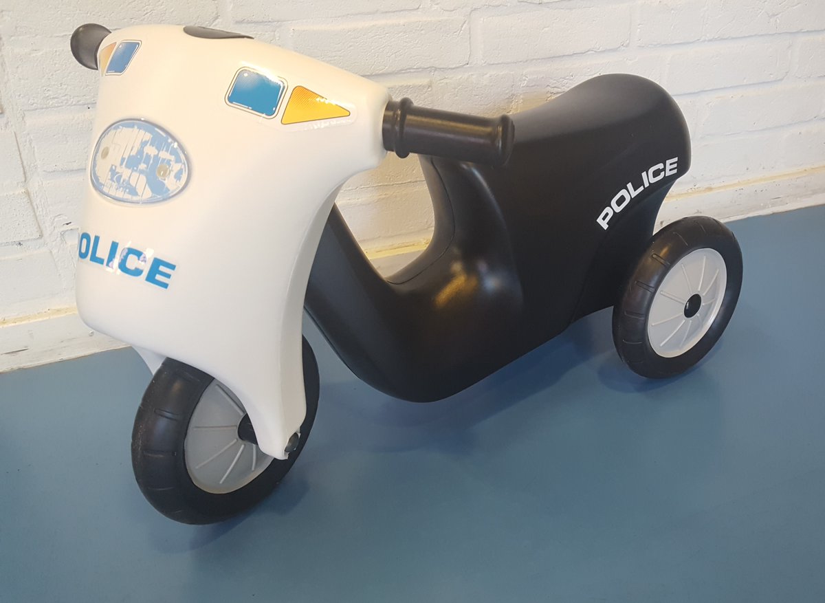 Nog 2 weken vakantie en je kunt nog steeds gebruik maken van onze 1=3 actie. Leen bijvoorbeeld deze leuke politie-loopmotor uit de M-categorie en krijg 2 andere items gratis. Kijk voor de voorwaarden op onze website, en kies gelijk wat uit. bijtanteleen.nl. Tot woensdag!