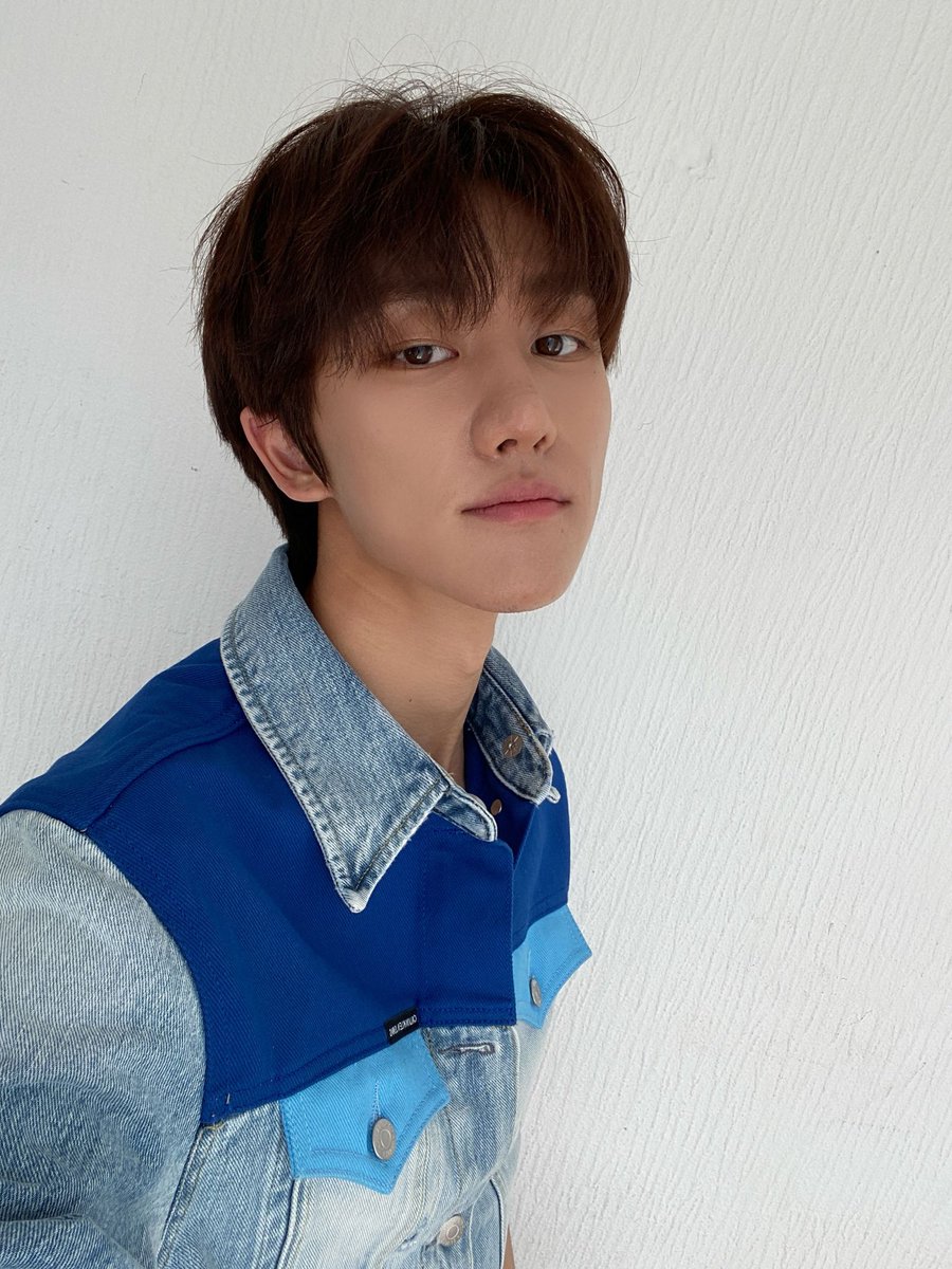 caratstalk's tweet photo. [17's] kalian tau ga kenapa sebelahnya dikosongin buat apa???? 
Tentu saja buat di edit halu 😍 https://t.co/8m8ZzA1aXI