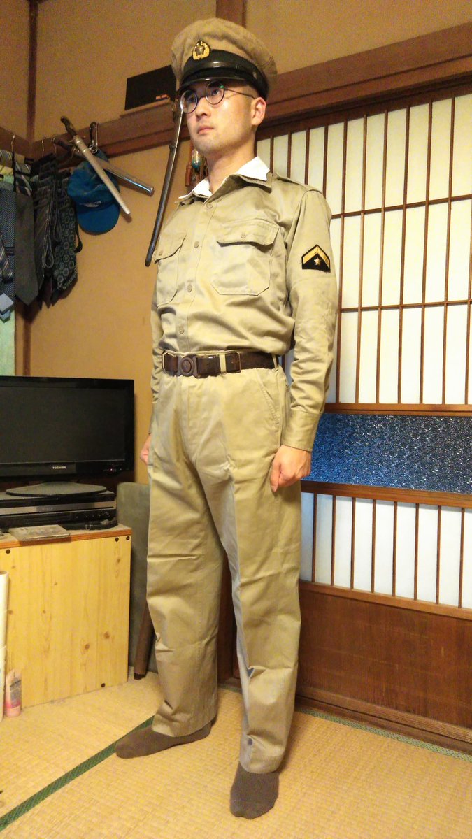 ﾎﾟﾆｵ 今回 戦後の佩刀廃止に伴いズボンバンドとなってしまった剣帯を入手 カーキの21年制警察だと時々見ますね 結構好きだったりする