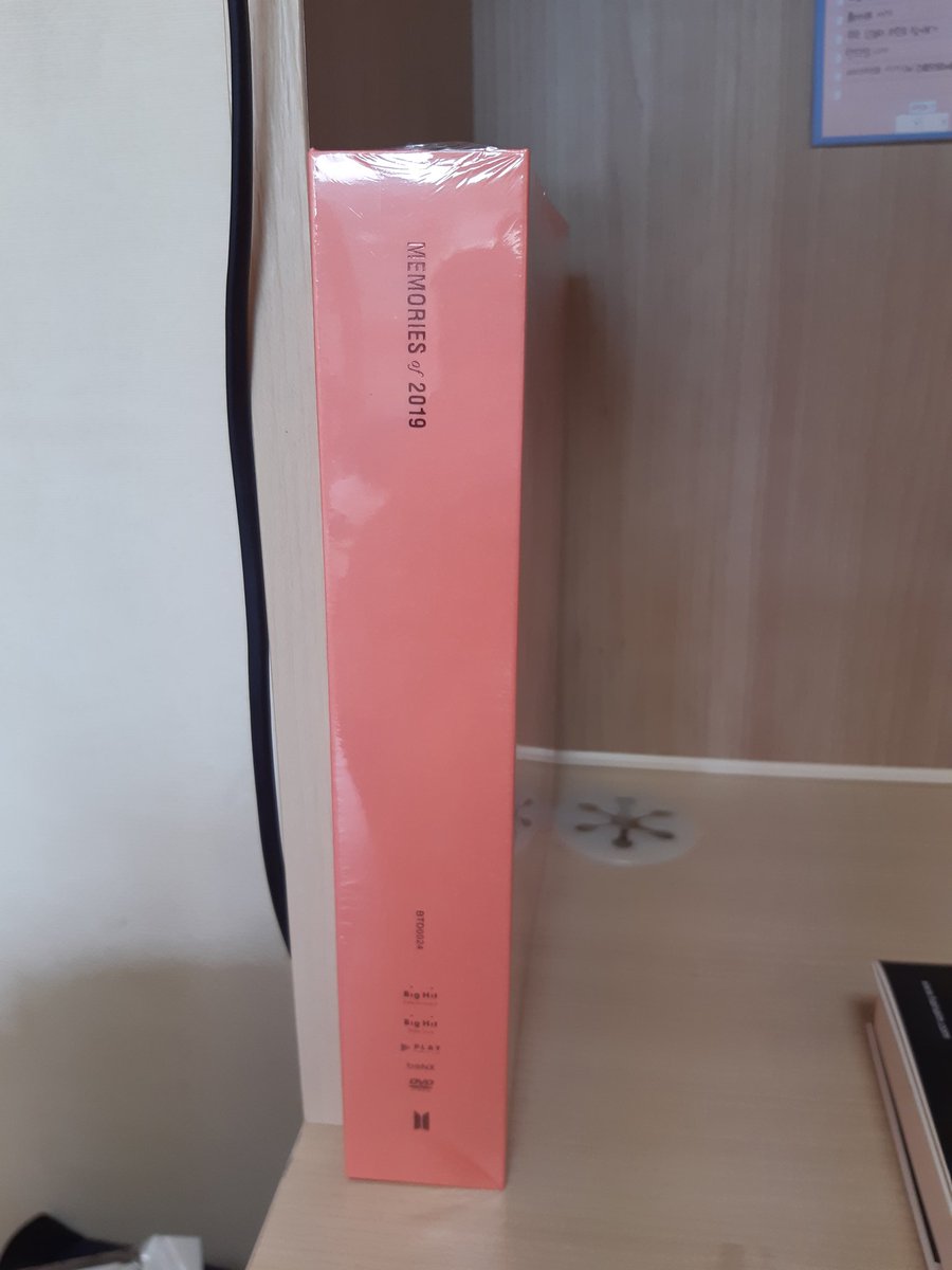 Everydayis_suga's tweet photo. #RT 알티하시면 메모리즈 하자 1도없이 나올수도 있습니다. 허나 장담은 못해요. 저 모서리에 찍힘 아예없이 깔끔하게 나왔습니다. https://t.co/2bjWSVgkng