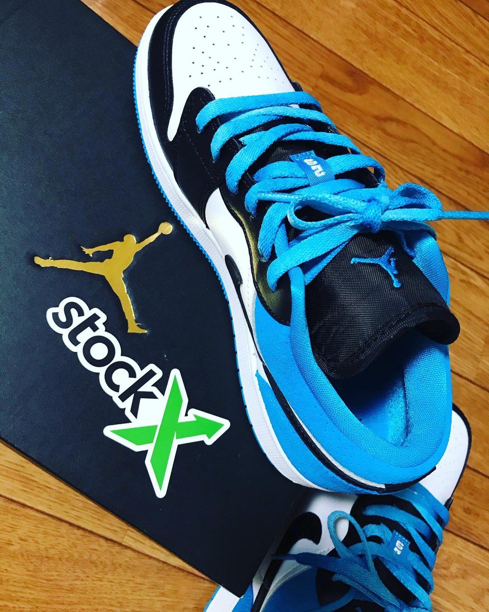 loverainumi's tweet photo. 昨日やっと届いた私の
#airjordan1 #blue #NIKE
私のはそれなりのお値段🤣
비느님のairjordan1dior は
定価で26万円😱
プレミア価格で200万でも
買いたい人がいるらしい
同じ日にお揃い😎ㅋㅋ
#エアジョーダン1
…正直そこまでの人気が
あるのかよくわからないのに
衝動買い🤣
#likebule #💙 https://t.co/UPb6ZoNeuT