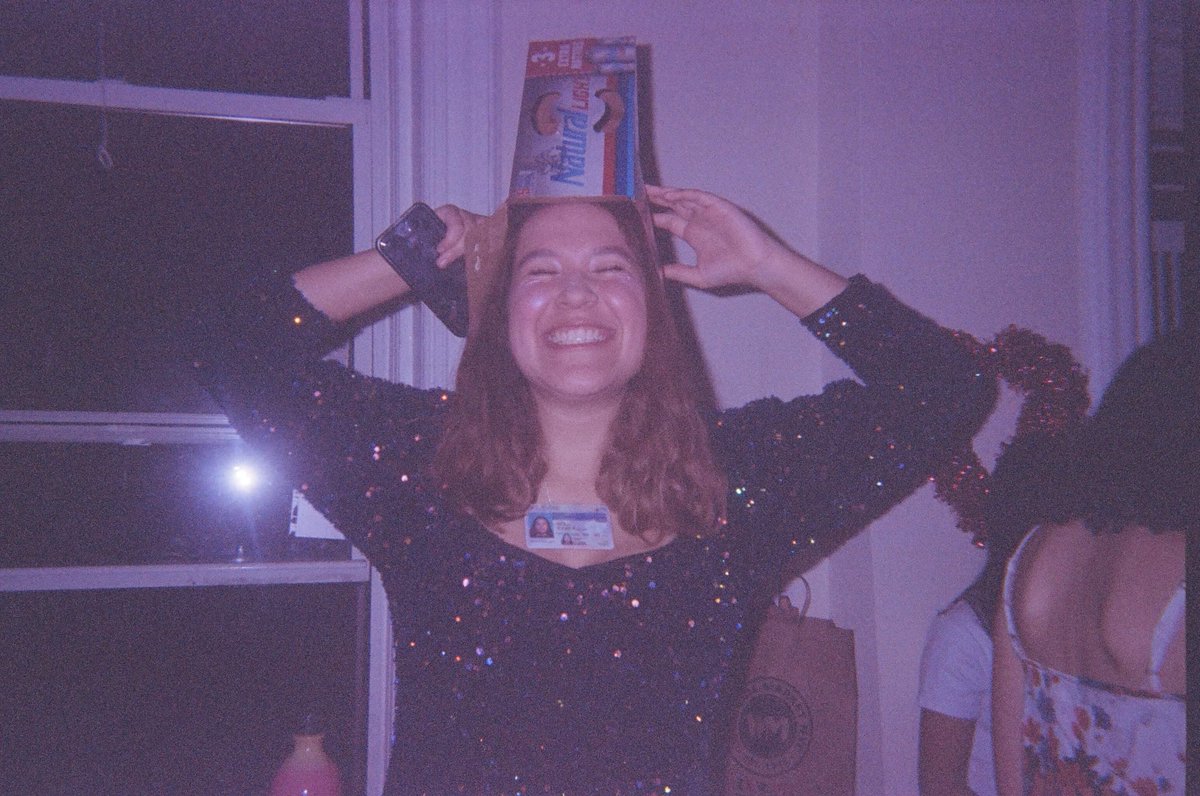 _starry_mari's tweet photo. me, thinking about a 4th grade teacher who told me i’d never make it in middle school, wishing she could see me barely making it now: https://t.co/6zTZzQCB8g
