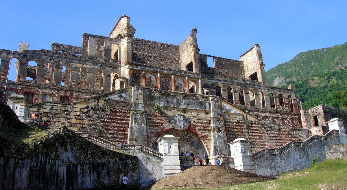We're still in Haiti & today's site is the Sans-Souci Palace, the royal residence of Henry I (Henri Christophe) located in the National History Park. It was built between 1810-1813. A earthquake in 1842 destroyed much of the palace and it was never rebuilt.