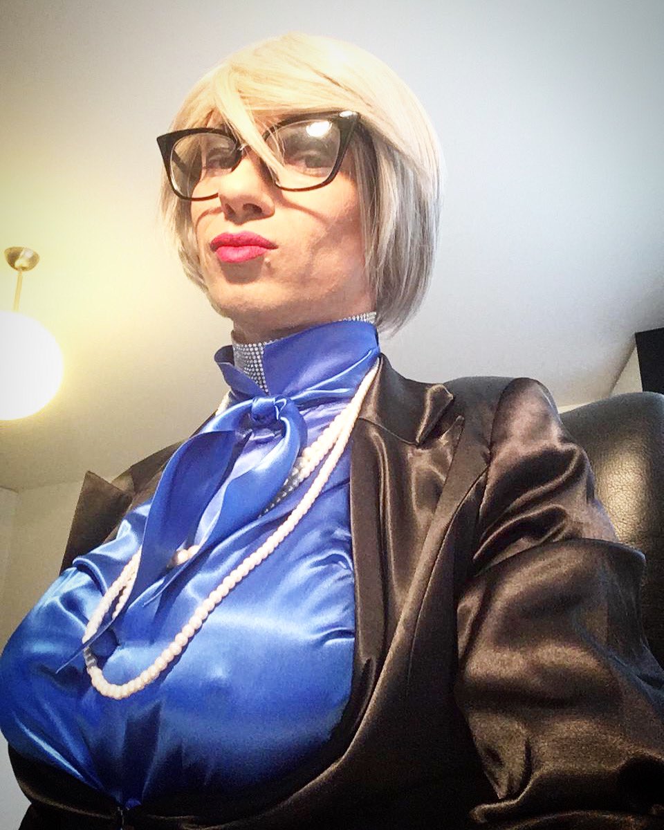 Claudia Satin on X: Yes you can... . . . #crossdresser #crossdressing  #fetish #satin #bluesatin #blacksatin #satinfetish #sexretary  #pearlnecklace #m2f #fun #beyourself #kinky #cool t.cog1ZvBSAvTB   X