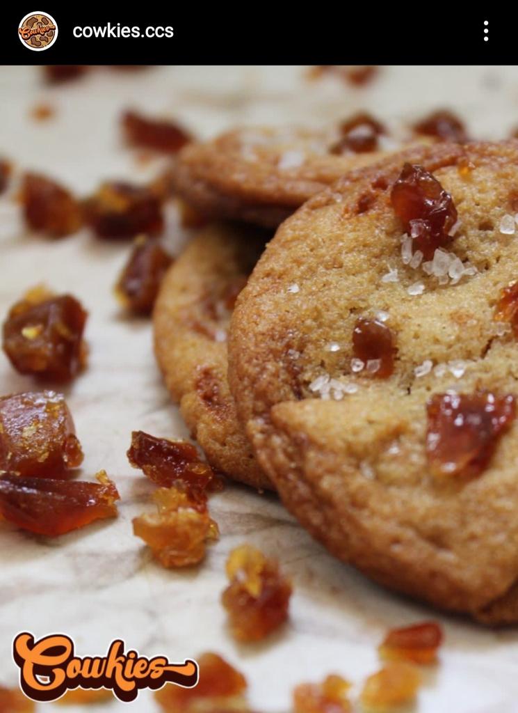 GaboAsuaje's tweet photo. @porlagoma Hola! Mi novia y yo tenemos un emprendimiento de venta de galletas artesanales muuuuy ricas para ayudar a costear su universidad. Estamos ubicados en Caracas y nos pueden conseguir por acá como @Cowkies_ccs y en instagram cómo @cowkies.ccs https://t.co/u7pplOlJe1