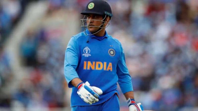 (4) MS Dhoni is the only player not-out 50+ times in ODIs while chasing. Highest in this list:-50 - MS DHONI37 - Mohammad Azharuddin35 - Jonty Rhodes34 - Inzamam-ul-Haq34 - Jacques KallisOut of those 50 innings, a stunning 47 of them are in wins and only 2 in defeat.