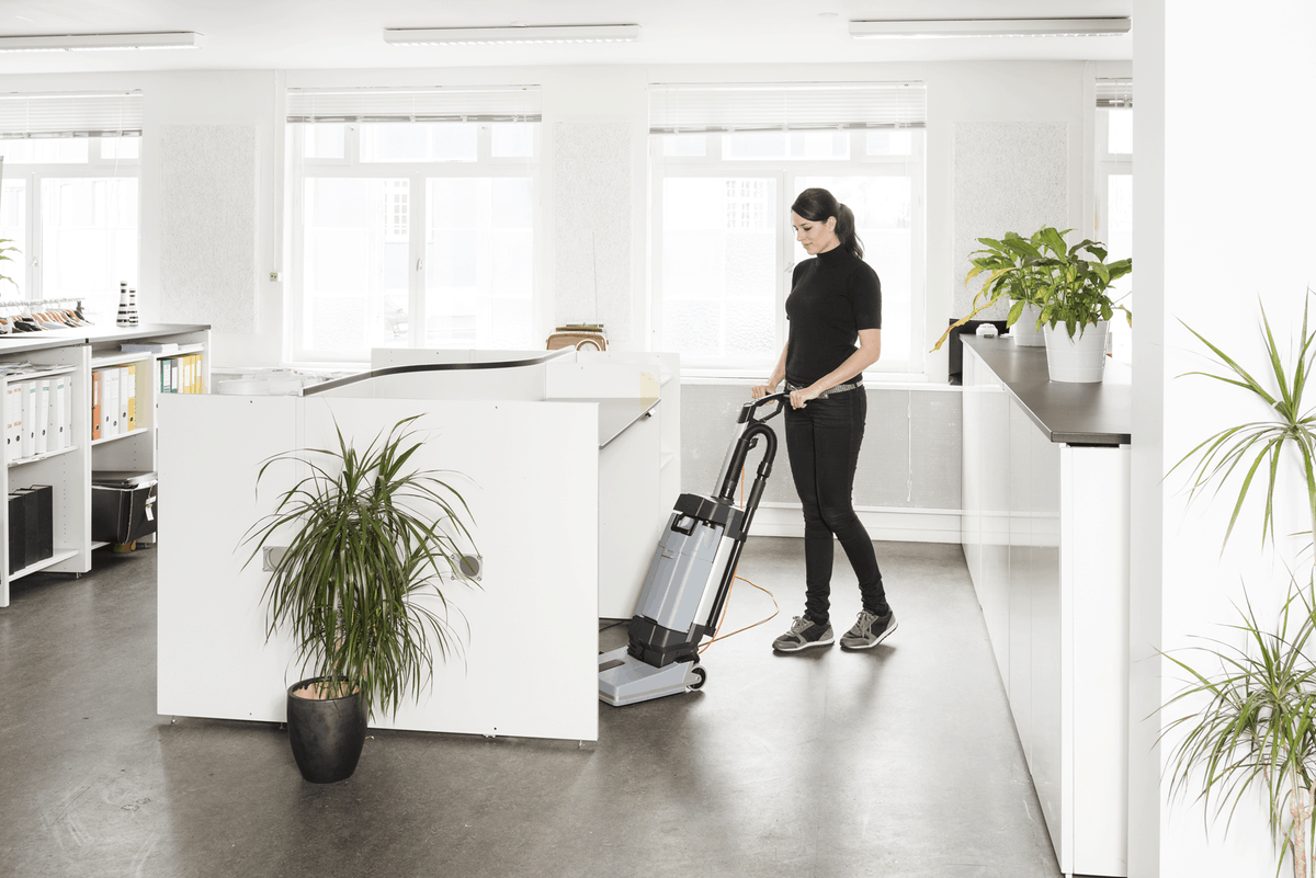 💡🏢 Apartment Living 101 🏢💡
It's highly unneighbourly to hose and/or use a volume of water from the top floor 😤 It drains down the building leaving quite the mess for everyone else to clean.
A wet and dry vacuum system is the perfect solution for this living space.