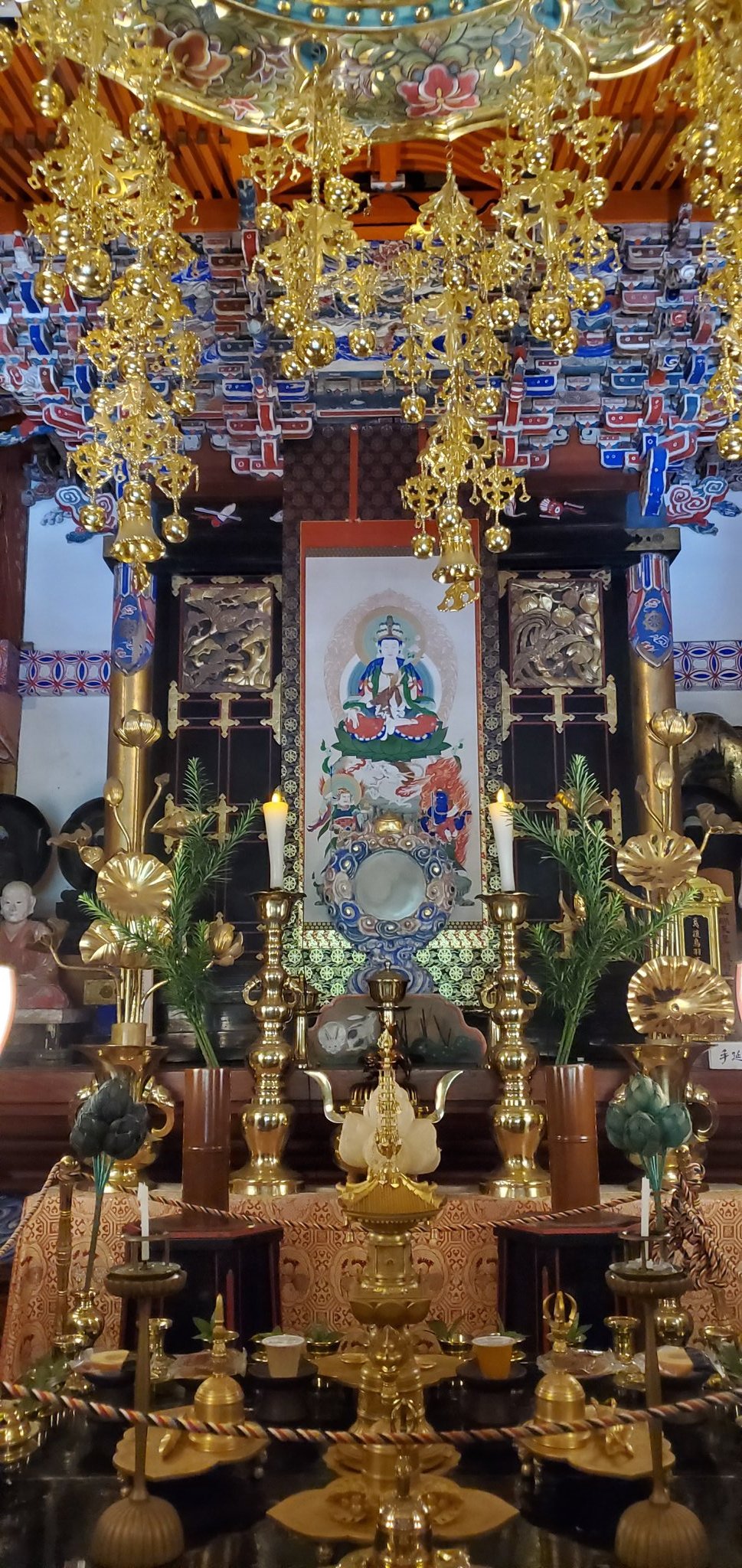 丹波 高山寺 祐弘 18日は観音様のご縁日 本堂に朝鮮槇の生花一対を飾り 月次の本尊供を厳修し 並びに疫病退散の祈りを込めて 御影札を開眼しました T Co 3ewjzdnkno Twitter